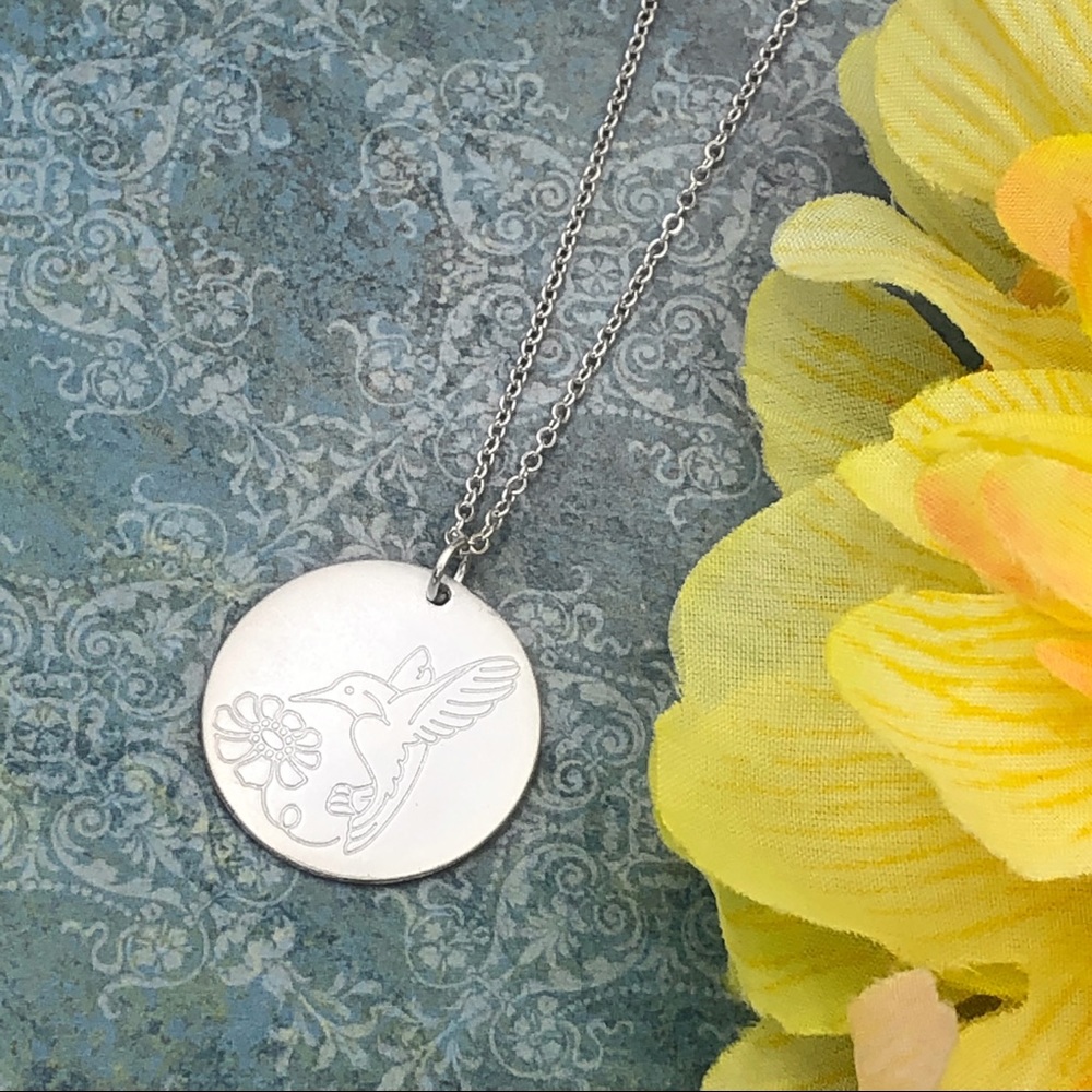 🌼 Hummingbird Etched Disk Dainty Necklace